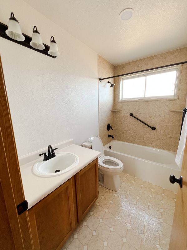 Top Bathroom Remodeling Companies in Indianola, IA
